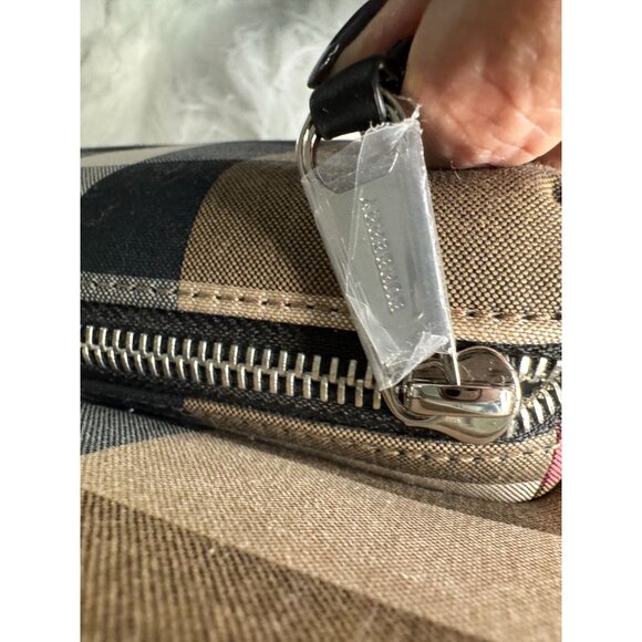 Burberry Jeff Check Canvas Backpack With Zip Closure & Front Pocket - Picture 4 of 16